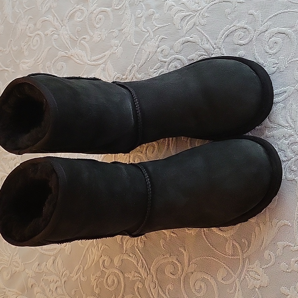 UGG Classic II Woman's Black Suede Boots Size 10
